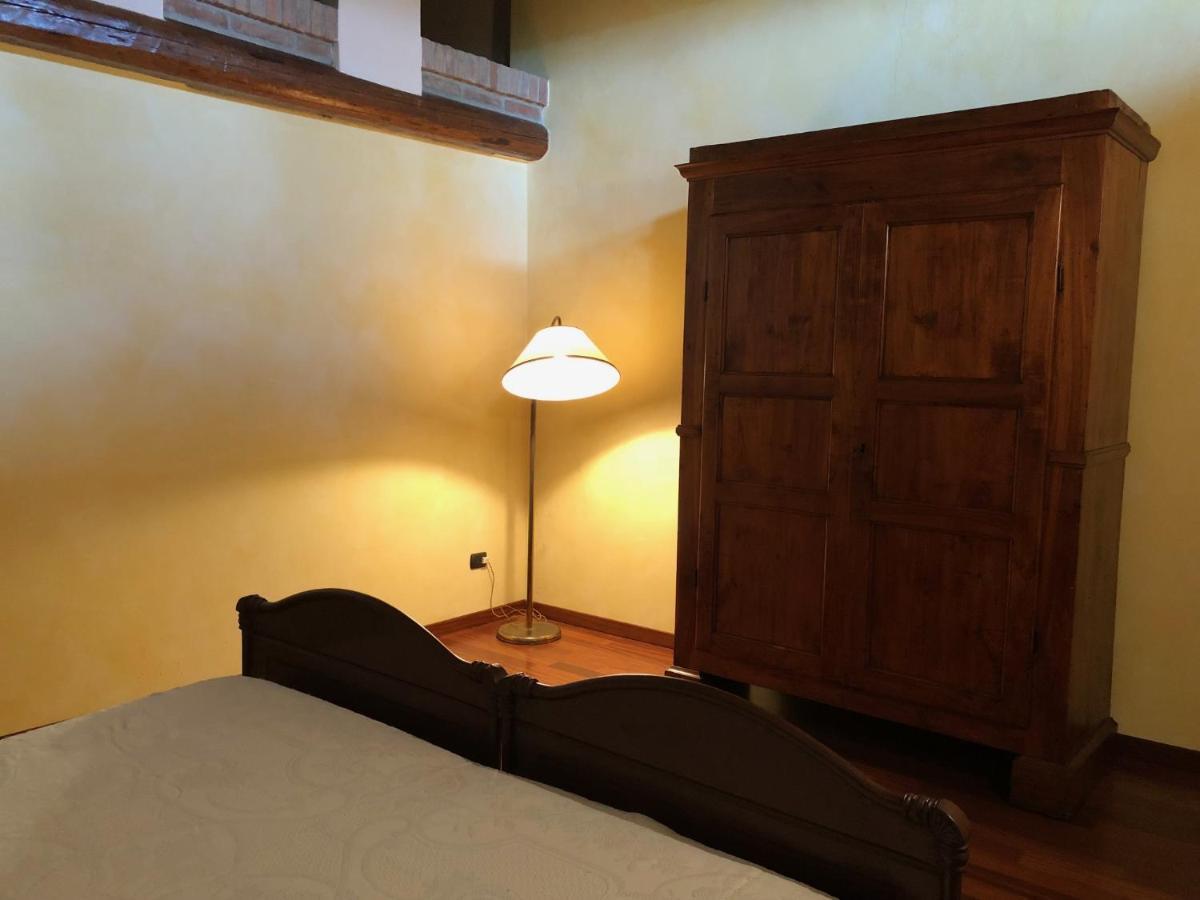Via D' Este 8 Gualtieri Bagian luar foto